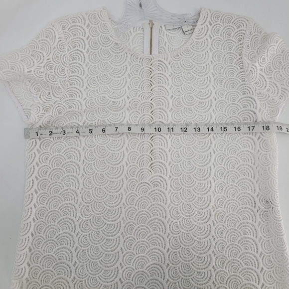 DIANE von Furstenberg Guipure lace scalloped short sleeve top size 4 - Picture 8 of 10